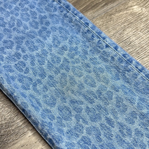 Levi’s High Rise Animal Print Wedgie Straight Fit Cropped Jeans Blue Size 25 - Picture 15 of 15